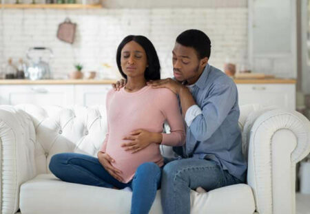 Vrouw en partner tijdens bevalling