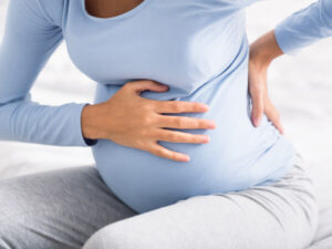 Zwangere vrouw met weeën